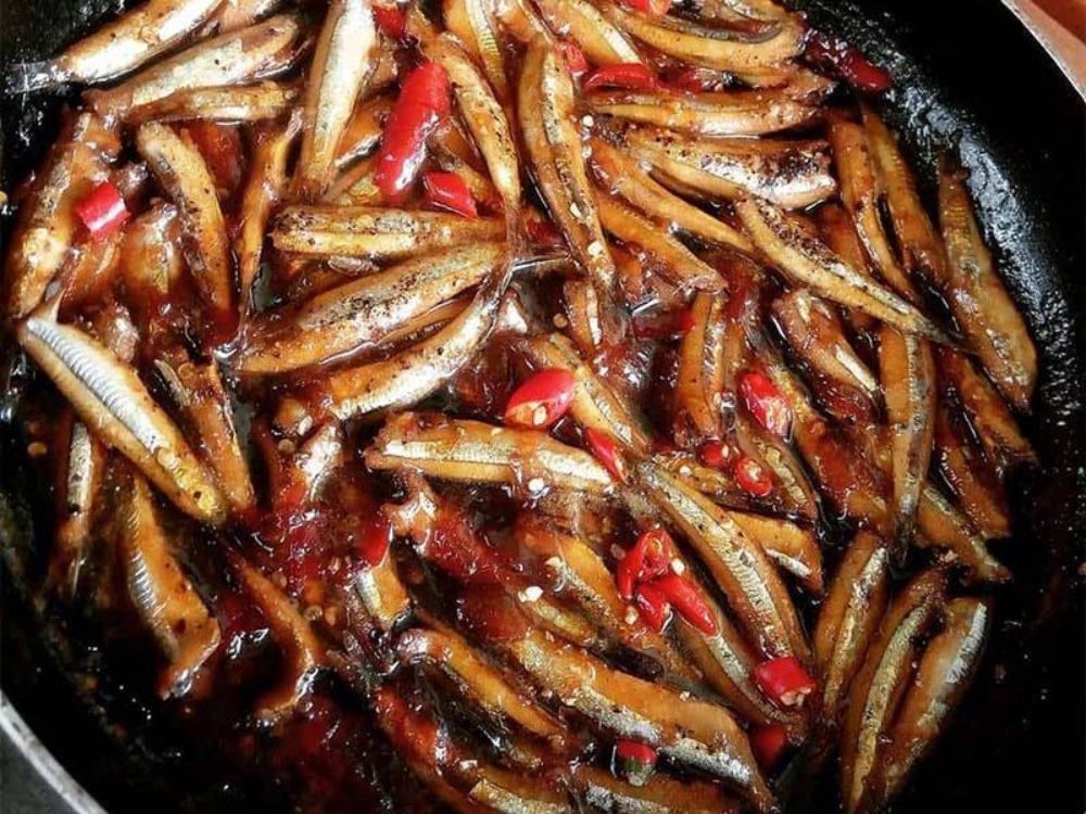 4. Cá cơm kho tiêu cay nồng