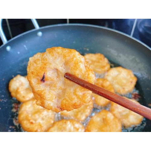 3. Nặn và chiên chả mực