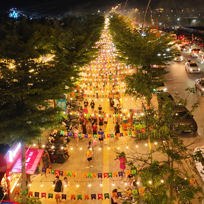 Hạ Long về đêm: 