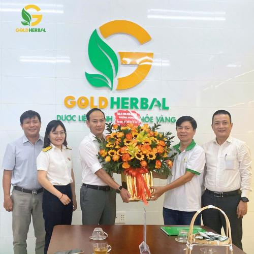 Công Ty Dược Liệu Gold Herbal Được UBND Phường Ông Hà Chúc Mừng Ngày Doanh Nhân Việt Nam