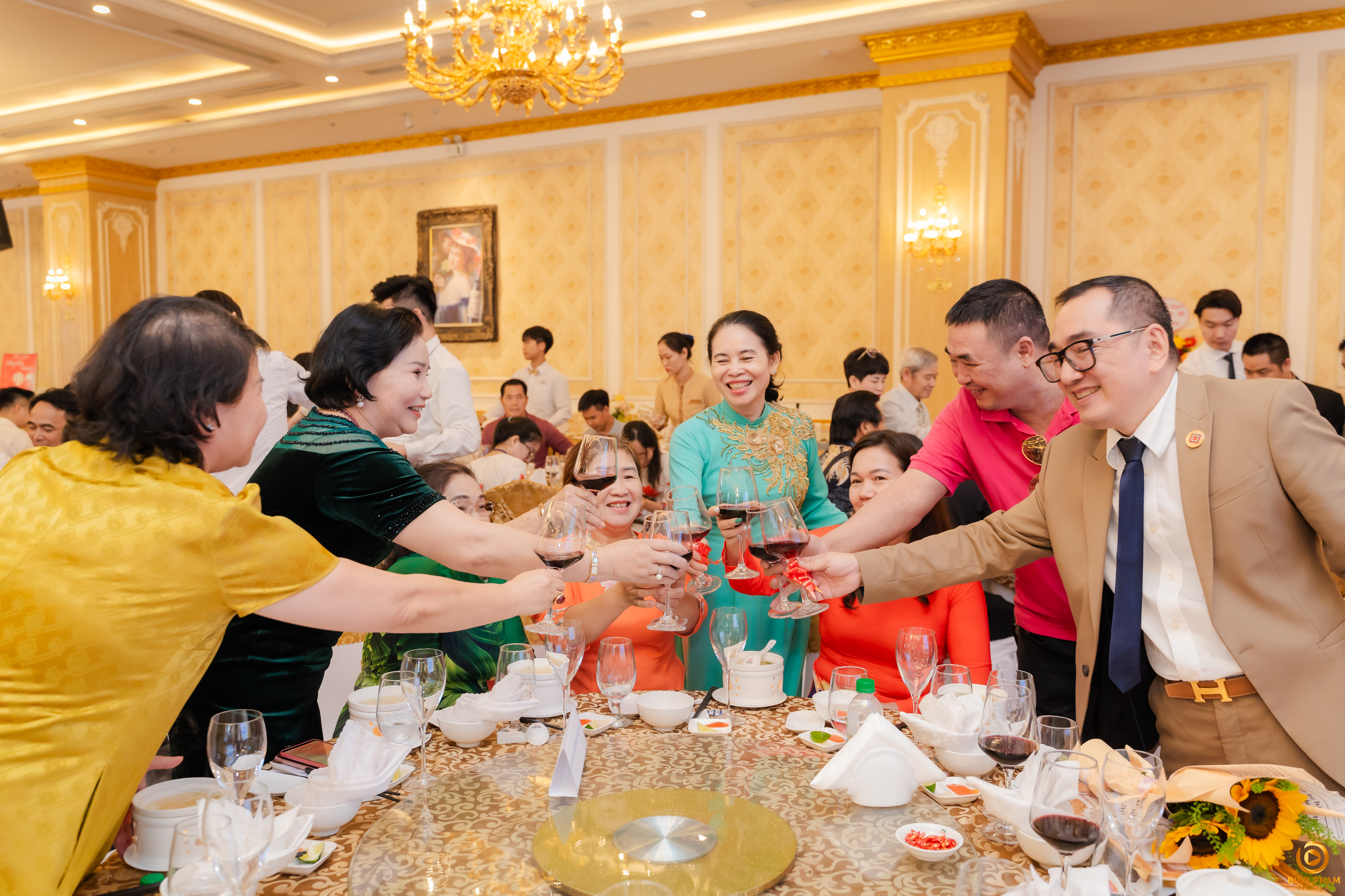 Tiệc thân mật