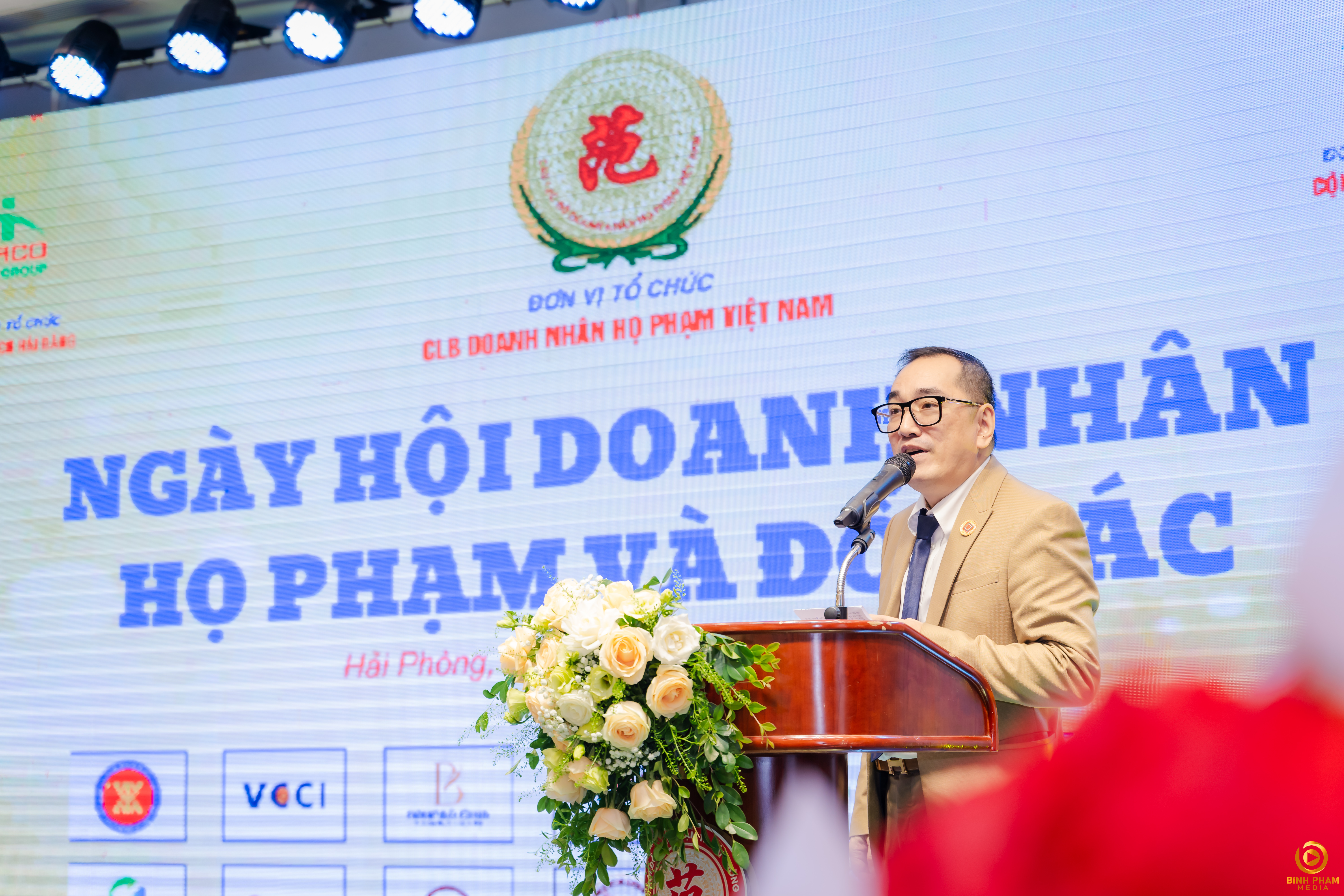 Văn nghệ, phát biểu chào mừng