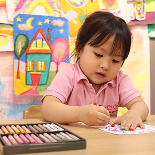Phương pháp giáo dục Montessori phát triển tư duy nghệ thuật