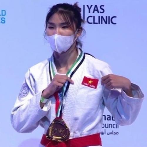 Nữ võ sĩ Việt Nam gây sốt tại giải vô địch Jiu-Jitsu thế giới 2021